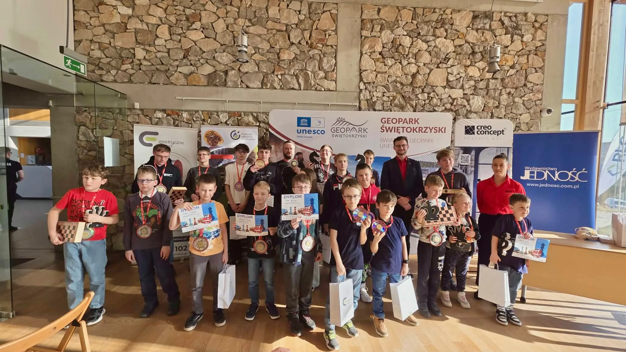 Wir haben die Gewinner des landesweiten Recycling-Schachturniers ausgezeichnet